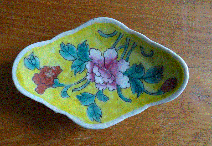 Porcelain floral decoreated souvenir plate